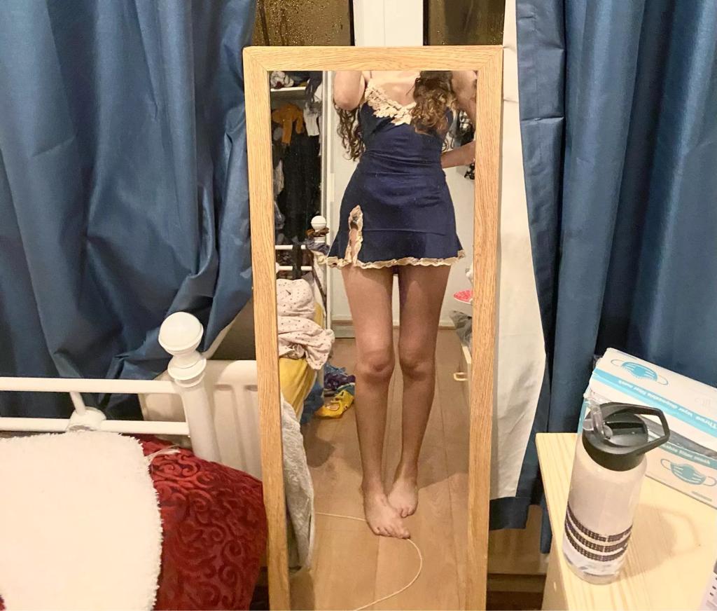 Bata y Vestido Bloom - Sticky Bra #brasier_sin_espalda# #brasier_para_escotes# #brasier_para_vestido# #brasier_strapless# #brasier_adhesivo# #brasier_adherente# #brasier_de_silicon# #brasier_escot